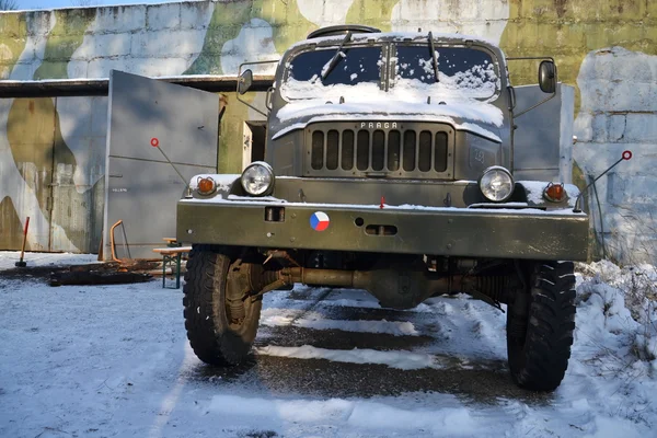 Alter tschechoslowakischer Militärlastwagen praga v3s — Stockfoto