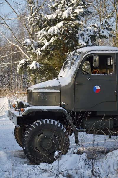 Gamla tjeckoslovakiska militära lastbil praga v3s — Stockfoto