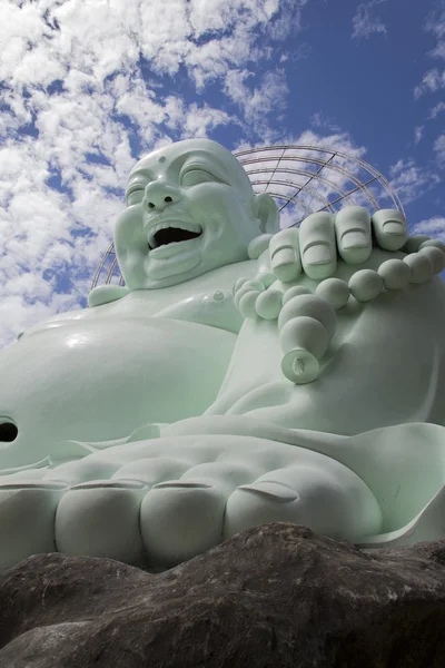 Estatua de Buda sentado y sonriente —  Fotos de Stock