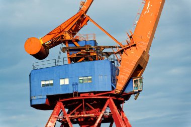 Hisingen şehrindeki eski tarihi turnalar, Göteborg, İsveç, güneşli bir gün.