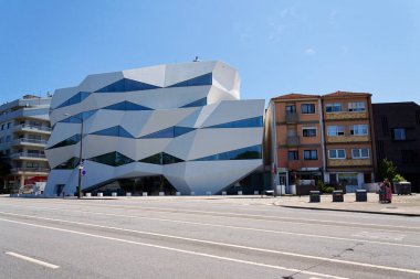 13 Temmuz 2025 'te Portekiz' in Porto şehrinde Barbosa ve Guimaraes 'deki eski Vodafone merkez binası..