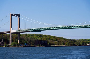 Hisingen adasını anakaraya bağlayan Gota nehri üzerindeki Alvsborg köprüsünü askıya al 