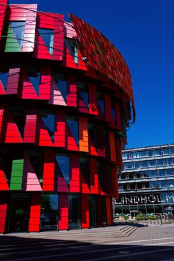 Üniversite kütüphanesi Chalmers Larandetorg, Lindholmen 'de Kuggen, Göteborg, İsveç, güneşli bir gün