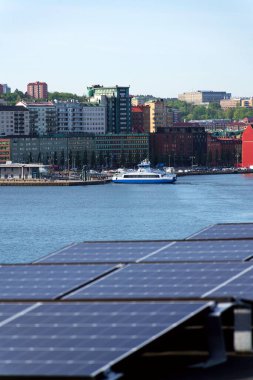 Göteborg şehri, 13 Mayıs 2025 'te İsveç' in Göteborg şehrinde güneşli bir günde kıyı şeridi ile ufuk çizgisi oluşturdu..