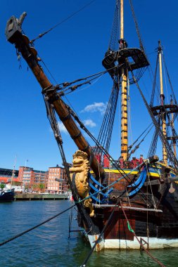 Dünyanın en büyük okyanusu tahtadan yelkenli gemi, tarihi İsveçli Hintli Hintli Gotheborg 'un kopyası 12 Mayıs 2025' te İsveç 'in Göteborg kentinde Eriksberg limanına yanaştı..