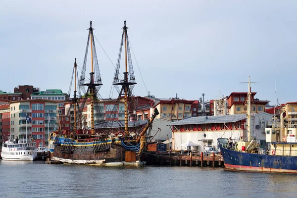 Dünyanın en büyük okyanusu ahşap yelkenli gemisiyle 13 Mayıs 2025 'te İsveç' in Göteborg kentindeki Eriksberg limanına yanaştı..