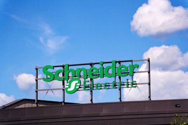 Schneider Electric otomasyon ve enerji yönetimi şirketinin logosu 29 Mayıs 2025 'te Prag, Çek Cumhuriyeti' nde.