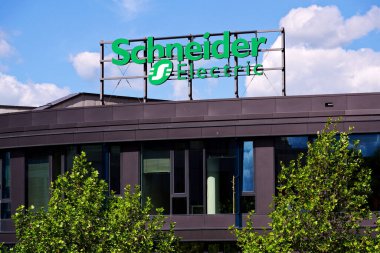 Schneider Electric otomasyon ve enerji yönetimi şirketinin logosu 29 Mayıs 2025 'te Prag, Çek Cumhuriyeti' nde.
