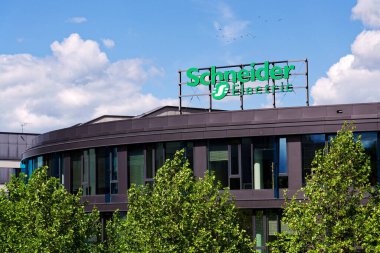 Schneider Electric otomasyon ve enerji yönetimi şirketinin logosu 29 Mayıs 2025 'te Prag, Çek Cumhuriyeti' nde.