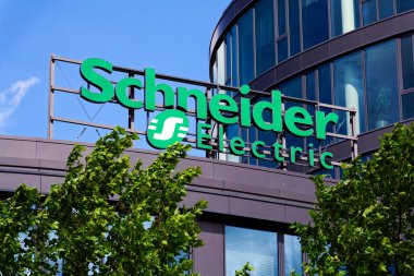 Schneider Electric otomasyon ve enerji yönetimi şirketinin logosu 29 Mayıs 2025 'te Prag, Çek Cumhuriyeti' nde.