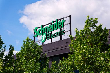 Schneider Electric otomasyon ve enerji yönetimi şirketinin logosu 29 Mayıs 2025 'te Prag, Çek Cumhuriyeti' nde.