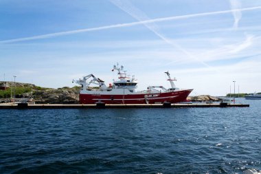 Gemi Cuxhaven trolcüsü Kristin NC320 13 Mayıs 2025 'te İsveç' in Göteborg şehrinde Güney Göteborg takımadaları Donso adasında demirledi..