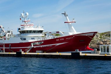 Gemi Cuxhaven trolcüsü Kristin NC320 13 Mayıs 2025 'te İsveç' in Göteborg şehrinde Güney Göteborg takımadaları Donso adasında demirledi..