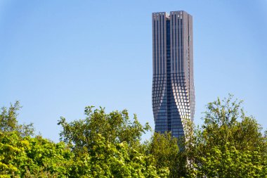 İskandinavya 'nın en yüksek binası. Lindholmen, Gothenburg, İsveç' teki gökdelen. Güneşli bir gün.