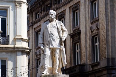 Belçikalı Vauban askeri mimar Henri Alexis Brialmont 'un heykeli, Rue de Louvain ve Rue Royale in Brüksel, Belçika kavşağında.