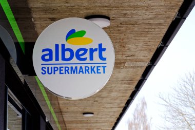 Albert şirket logosu 9 Aralık 2025 'te Çek Cumhuriyeti' nin Prag kentindeki Ahold Delhaize grubundan süpermarketin önünde..