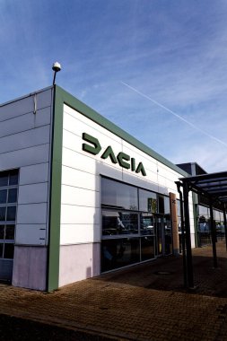 Groupe Renault şirketinden yeni Dacia 9 Aralık 2025 'te Çek Cumhuriyeti Prag' da galeri binasının logosu.