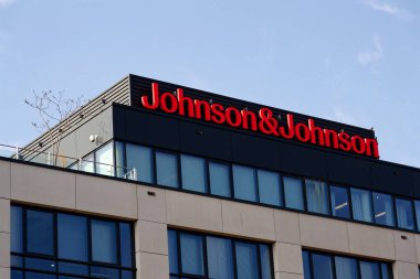 Johnson & Johnson, 4 Mart 2026 'da Çek Cumhuriyeti Prag' daki genel merkez binasının yeni logosu.