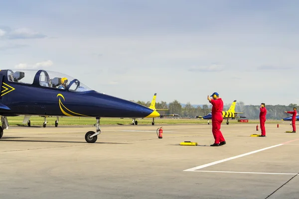 Baltic Bees Jet Team with L-39 planes rolling on runway — Stock Photo, Image