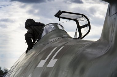Messerschmitt beni-262 Schwalbe ayakta üstünde uçak pisti