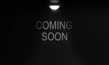 Kısa süre sonra metin yazıtipi kara arkaplan duvar kağıdı parlak reklam pazarlama tanıtım duyurusu varış ürünü etiket şablonu yakında iş dünyası başlayacak