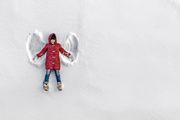 Girl shows snow angel — Stock Photo, Image