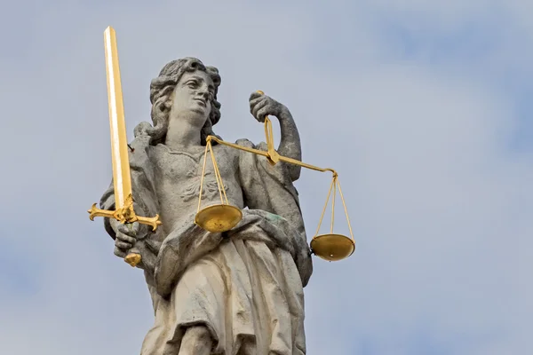 Themis - een symbool van Justitie — Stockfoto