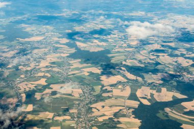 Bulutlar prizma yeryüzünde