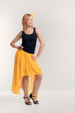 Genç sarışın kız