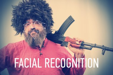 Sakallı adam silahla