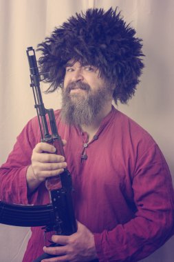 kızgın sakallı adam