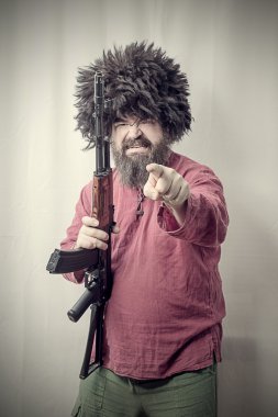 kızgın sakallı adam