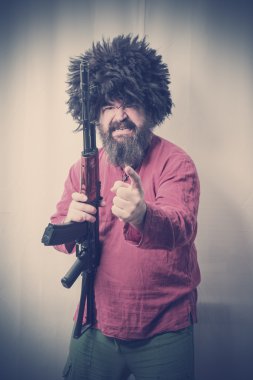 kızgın sakallı adam