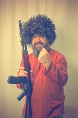 kızgın sakallı adam