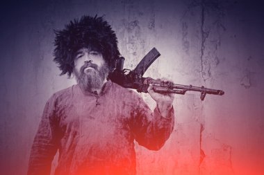 Sakallı adam silahla