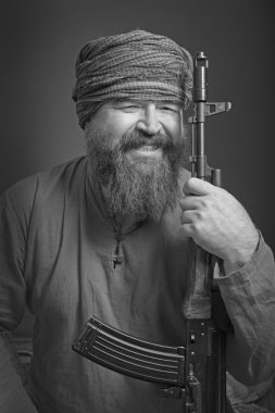 gömlekli sakallı adam 