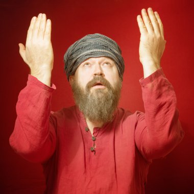 gömlekli sakallı adam