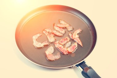  bir tava kaplı üzerinde yazıt 