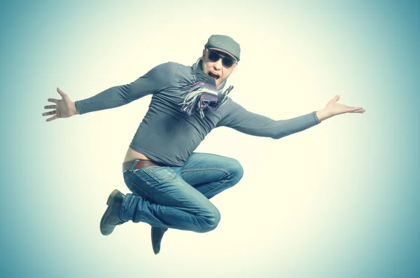 Hombre sin afeitar con gorra —  Fotos de Stock