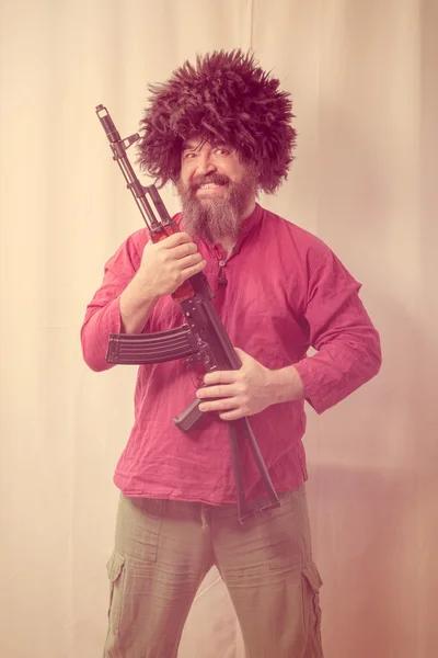 Bearded man with gun — Stock Photo, Image