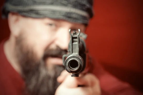 Bearded man with gun — Stock Photo, Image