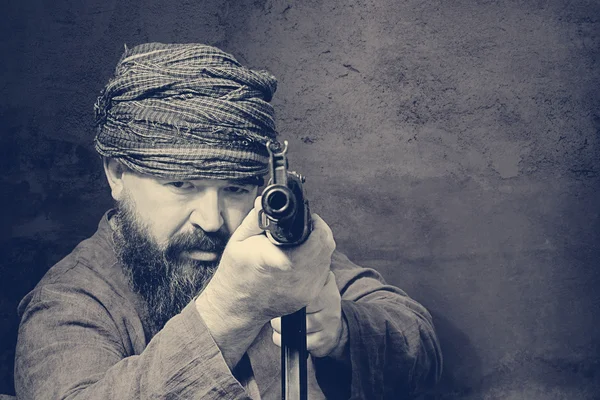 Bearded man with weapon — Stock Photo, Image