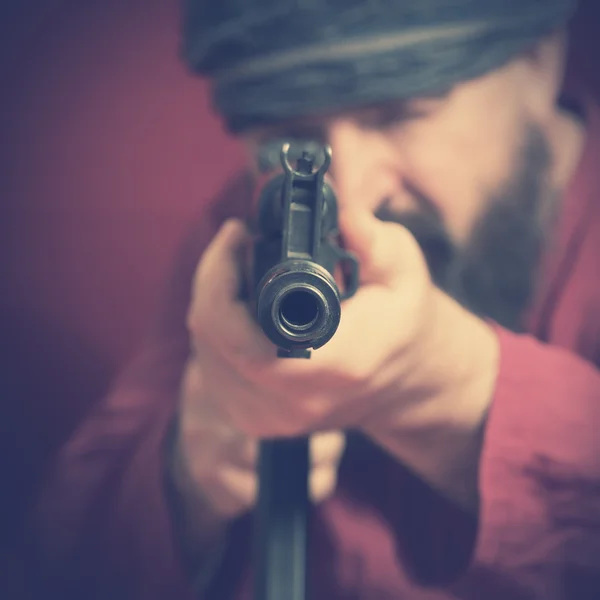 Bearded man with gun — Stock Photo, Image