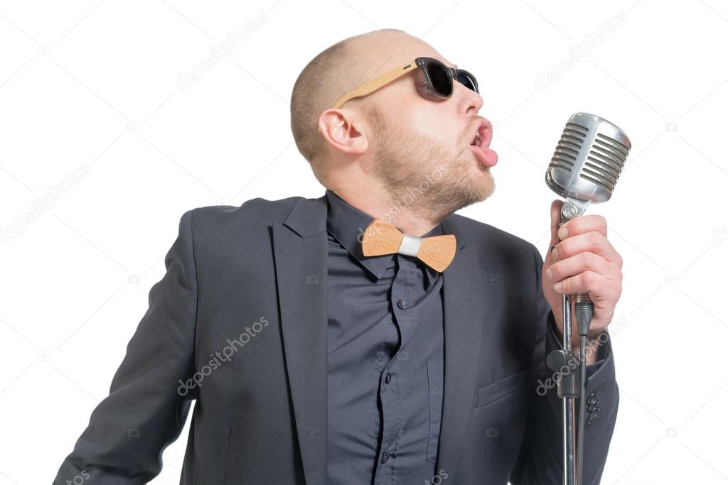 skaldet mand med mikrofon — Stock-foto watman #106107042