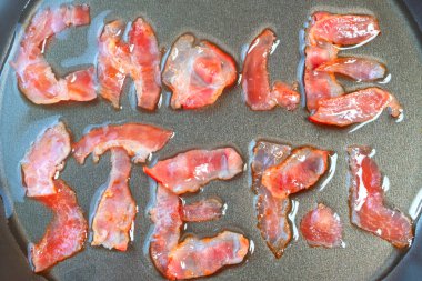  yağda çiğ et parçaları