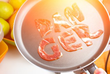 Tehlike teflon üzerinde yazıt