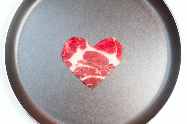 Teflon tava üzerinde şekil kalp