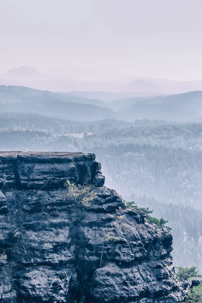 Acantilado y paisajes de montaña —  Fotos de Stock