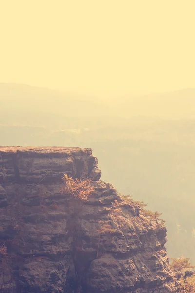 Acantilado y paisajes de montaña —  Fotos de Stock