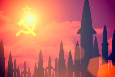 Roketler karanlık siluetleri